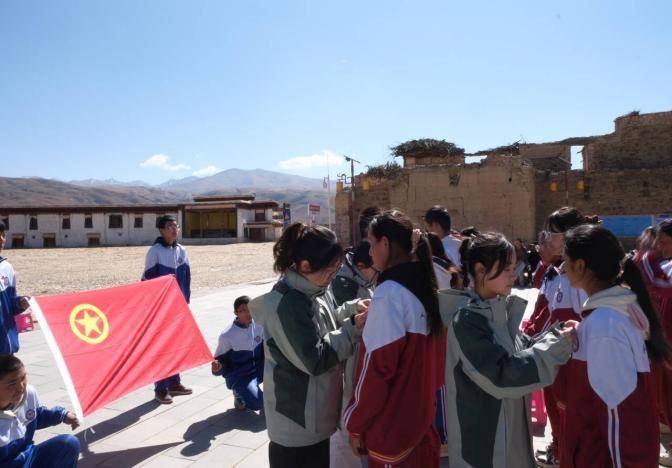 ”弘扬五四精神,挥洒热血青春“--”铜草花“志愿服务队开展五四主题团日活动(2).docx