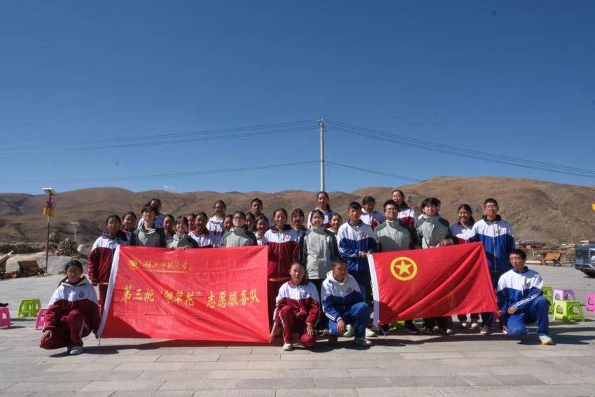 ”弘扬五四精神,挥洒热血青春“--”铜草花“志愿服务队开展五四主题团日活动(2).docx